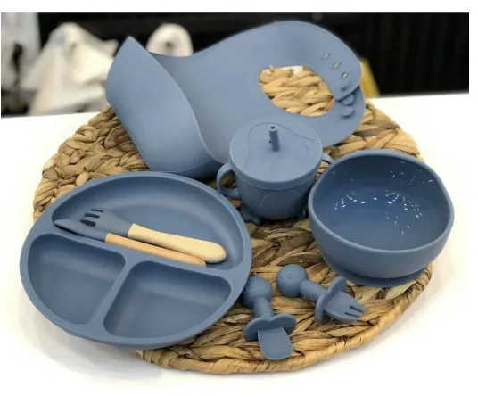 Kit 8 Peças de Talheres de Silicone para Bebês e Crianças sem BPA